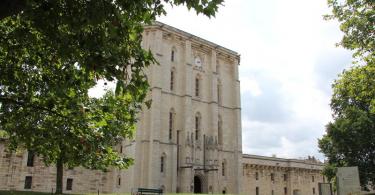 Vincennes pils - Valuā dinastijas karaliskā rezidence Vincennes pils darba laiks