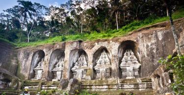 Poet Mountain (Gunung Kawi) Budhistické a kláštorné cely